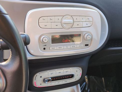 Used 2018 smart fortwo electric drive image 15