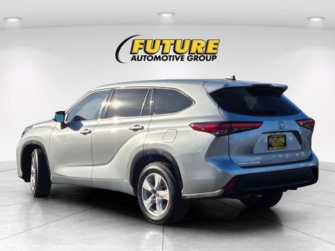 Used 2022 Toyota Highlander L FWD image 7