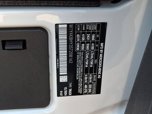 Used 2025 Mercedes-Benz Sprinter 2500 image 25