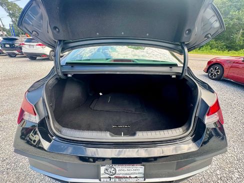 Used 2025 Hyundai Elantra SE FWD image 11