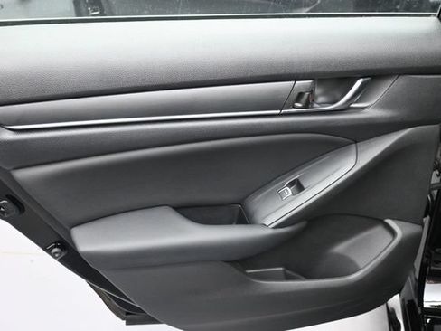 Used 2018 Honda Accord Sport image 14