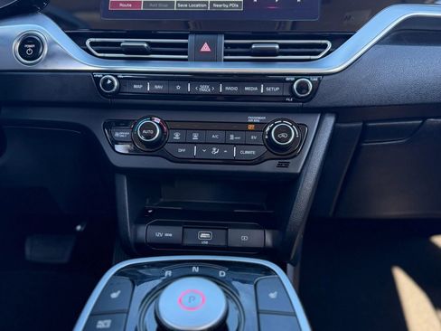 Used 2022 Kia Niro EX image 28
