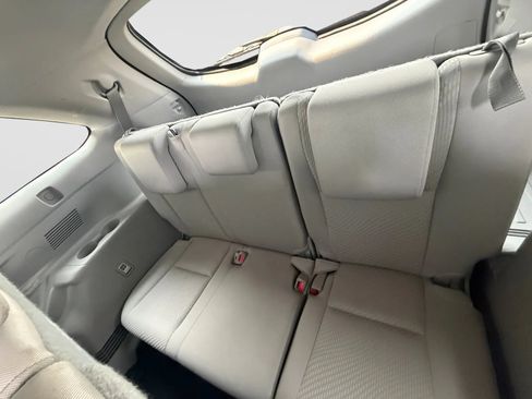 Used 2018 Toyota Highlander LE AWD/4WD image 16