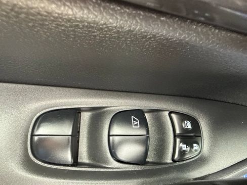 Used 2020 Nissan Rogue SV AWD/4WD image 25
