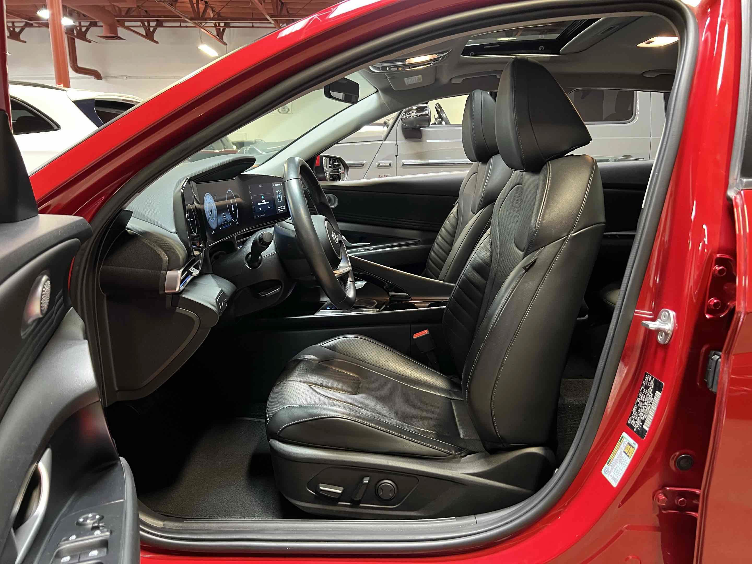 Used 2023 Hyundai Elantra Limited FWD image 4