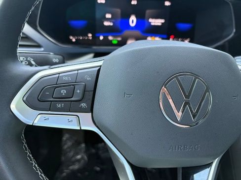 Used 2023 Volkswagen Taos SE image 15