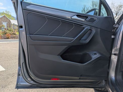 Used 2022 Volkswagen Tiguan SEL R-Line image 15