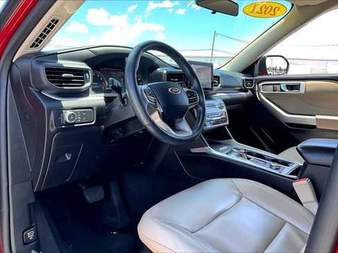 Used 2021 Ford Explorer XLT w/ Equipment Group 202A AWD/4WD image 8