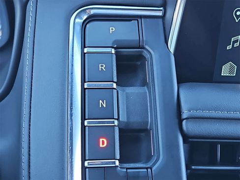 Used 2024 Chevrolet Tahoe Z71 w/ Luxury Package image 21