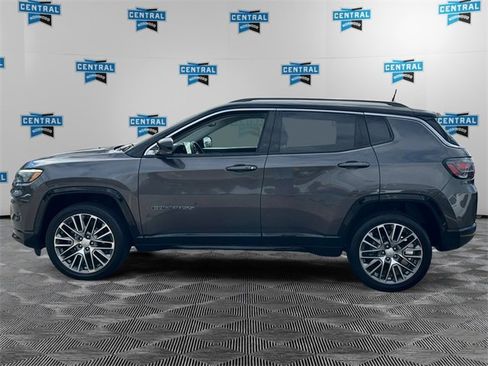 Used 2022 Jeep Compass Limited w/ Elite Group image 3