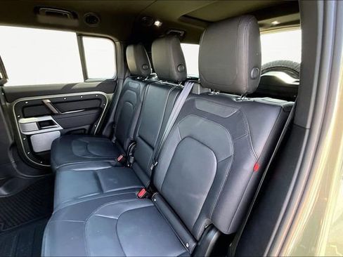Used 2024 Land Rover Defender 130 X-Dynamic SE image 28