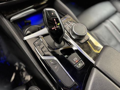 Used 2019 BMW M550i xDrive image 24