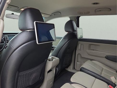 Used 2021 Kia Sedona EX FWD image 12