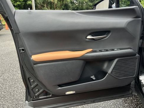 Used 2021 Lexus UX 200 w/ Accessory Package (Z1) image 10