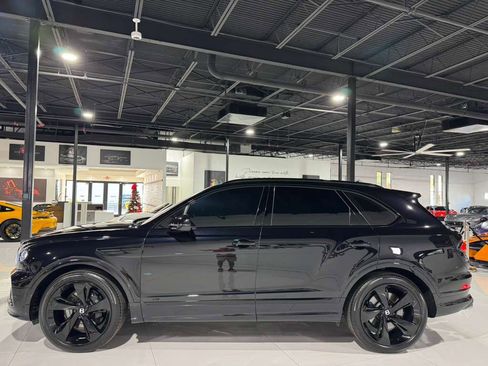 Used 2022 Bentley Bentayga image 4
