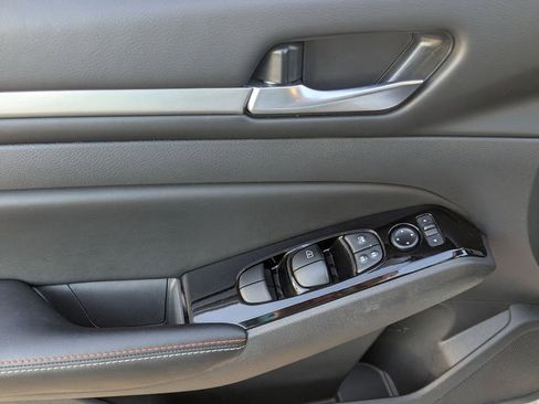 Used 2025 Nissan Altima 2.5 SR w/ SR Premium Package image 14