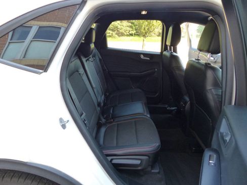 Used 2025 Ford Escape ST-Line w/ Tech Pack #1 AWD/4WD image 41