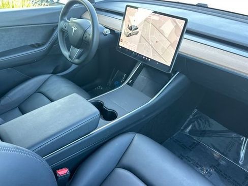 Used 2020 Tesla Model Y Long Range image 18