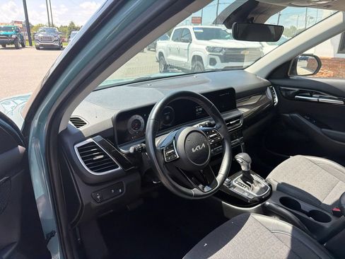 Used 2024 Kia Seltos S FWD image 4