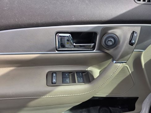 Used 2013 Lincoln MKX FWD image 7