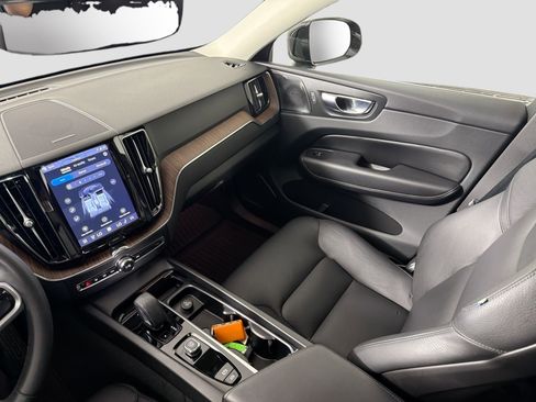 Certified 2023 Volvo XC60 B5 Plus w/ Protection Package Premier image 25