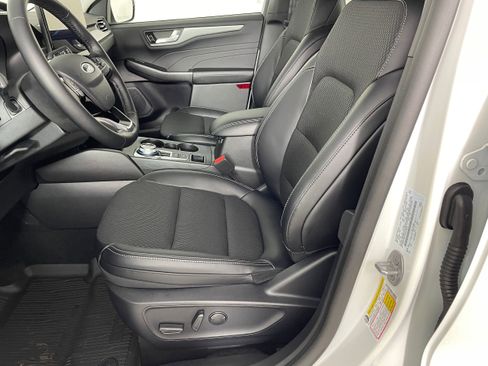 New 2025 Ford Escape SE w/ Class II Trailer Tow Package image 8