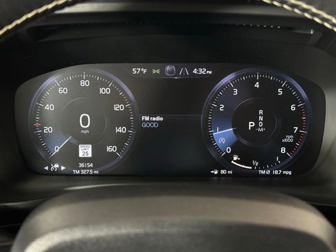 Used 2019 Volvo XC40 T5 R-Design image 11