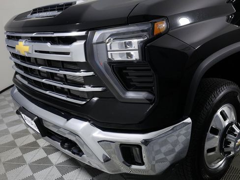 Used 2025 Chevrolet Silverado 3500 LTZ image 39