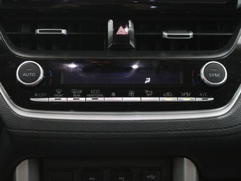 Used 2025 Toyota Corolla Cross XLE FWD image 19