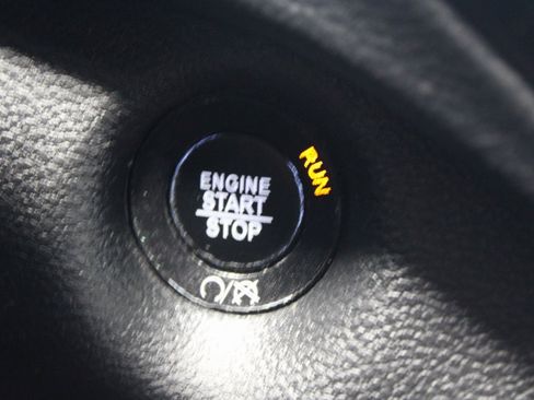 Used 2020 Jeep Cherokee Limited image 31