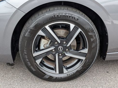 Used 2024 Nissan Sentra SV FWD image 10