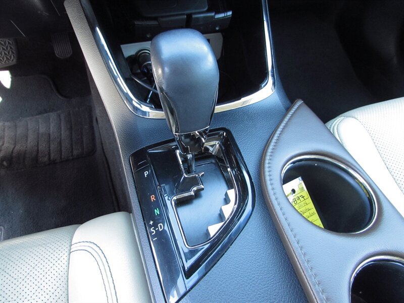 Used 2014 Toyota Avalon Limited w/ Technology Package FWD image 18