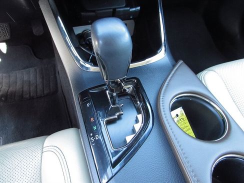 Used 2014 Toyota Avalon Limited w/ Technology Package FWD image 18