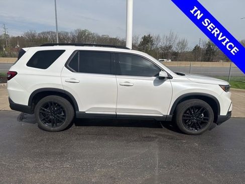 Used 2024 Honda Pilot Touring image 10