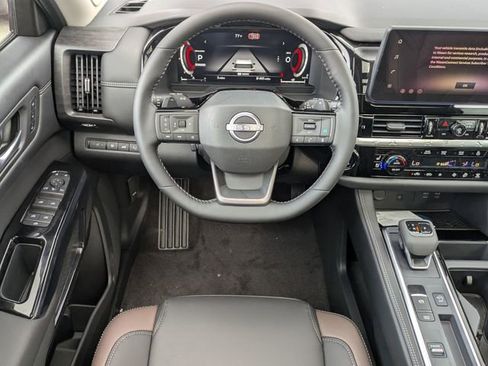 New 2026 Nissan Pathfinder Platinum FWD image 32