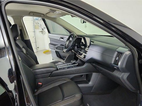 Certified 2024 Nissan Pathfinder SL image 26