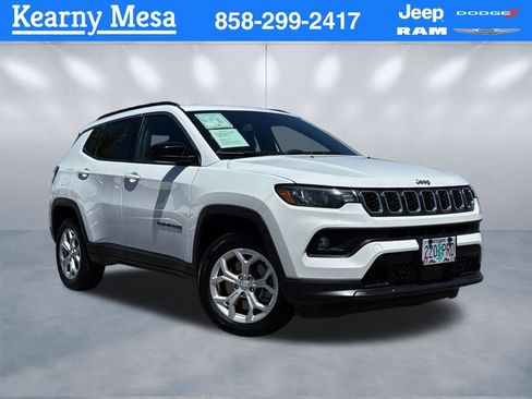 Used 2024 Jeep Compass Latitude AWD/4WD image 1