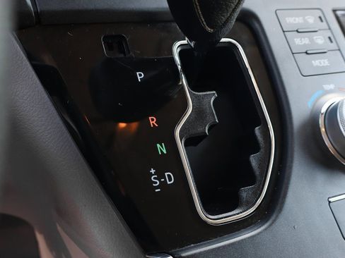 Used 2019 Toyota Sienna LE image 37