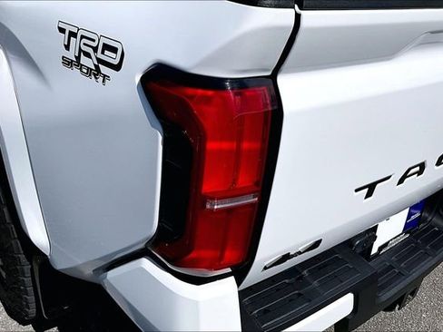 Used 2025 Toyota Tacoma TRD Sport AWD/4WD image 22