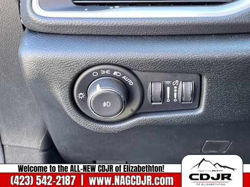 New 2026 Chrysler Pacifica Select image 22