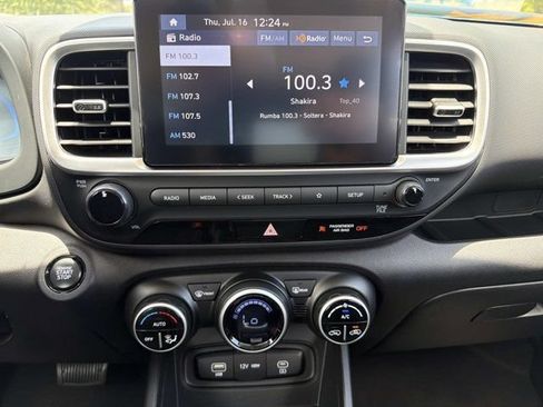 Used 2025 Hyundai Venue SEL FWD image 27