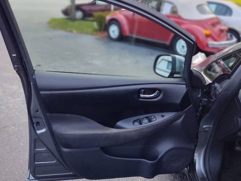 Used 2015 Nissan Leaf S FWD image 9