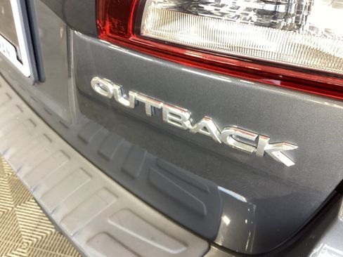 Used 2018 Subaru Outback 2.5i Limited AWD/4WD image 36