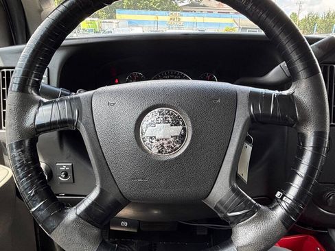 Used 2017 Chevrolet Express 2500 RWD image 20