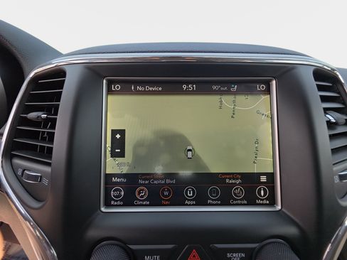 Used 2018 Jeep Grand Cherokee Limited w/ Luxury Group II AWD/4WD image 22