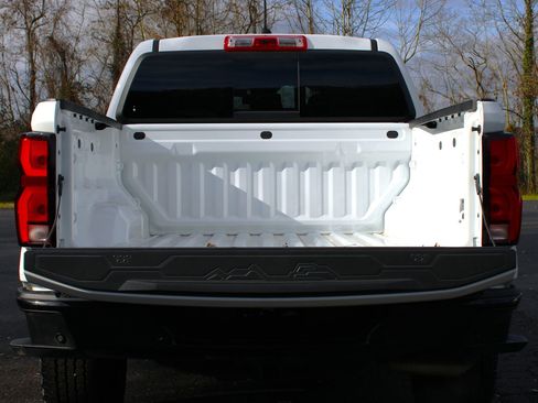 Used 2024 Chevrolet Colorado Z71 w/ Z71 Convenience Package 2 image 13