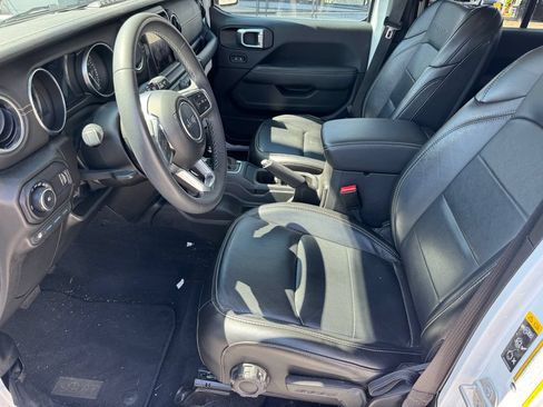 Used 2023 Jeep Wrangler Unlimited Sahara AWD/4WD image 9