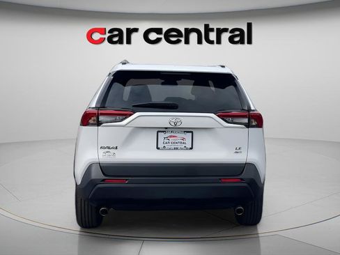Used 2021 Toyota RAV4 LE AWD/4WD image 4
