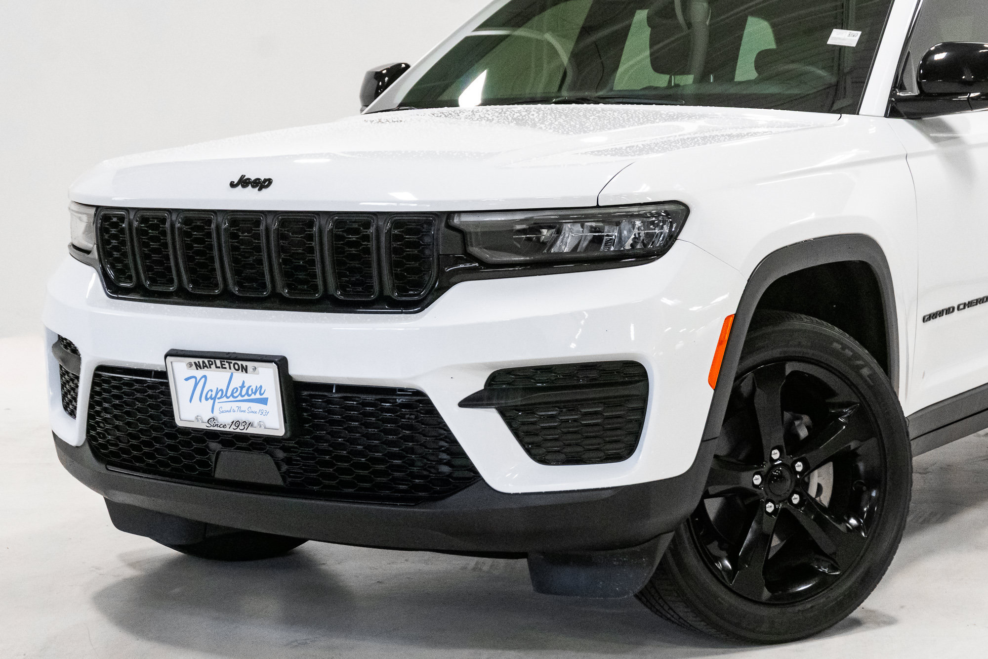 Certified 2024 Jeep Grand Cherokee Altitude AWD/4WD image 2