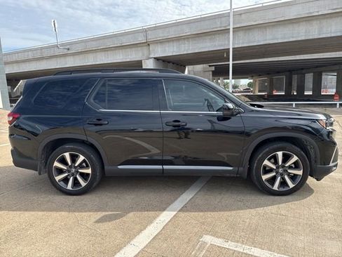 Used 2025 Honda Pilot Touring image 2